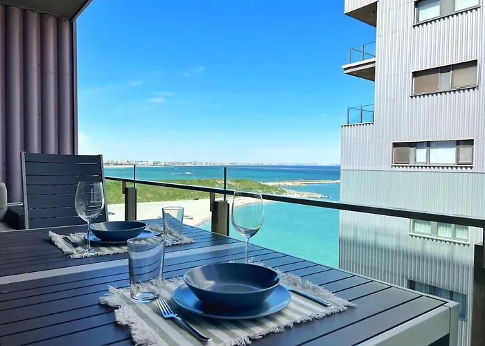 Luxury Beachfront Apt - Quite Area, 100 Sqm