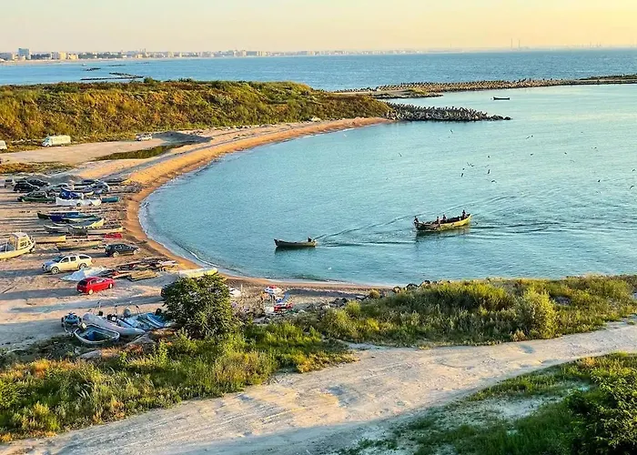 Luxury Beachfront Apt - Quite Area, 100 Sqm