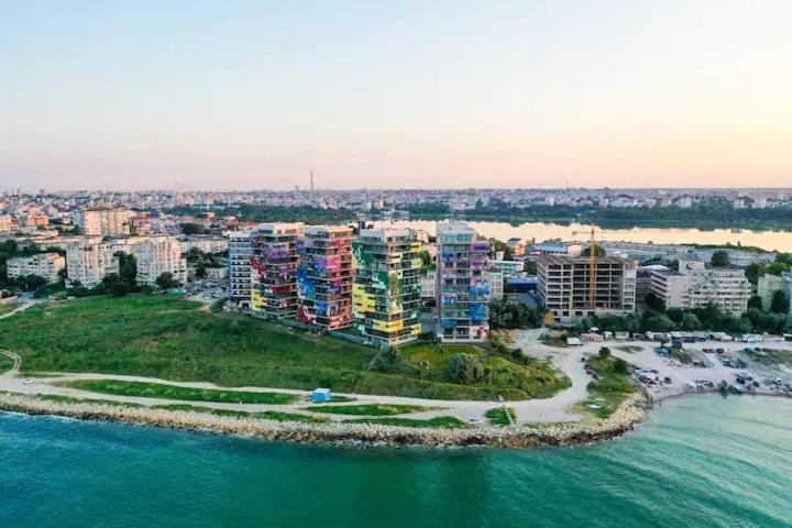 Luxury Beachfront - Quite Area, 100 Sqm